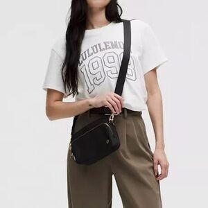 NWT lululemon Everywhere Crossbody Bag 2L with Metal Hardware